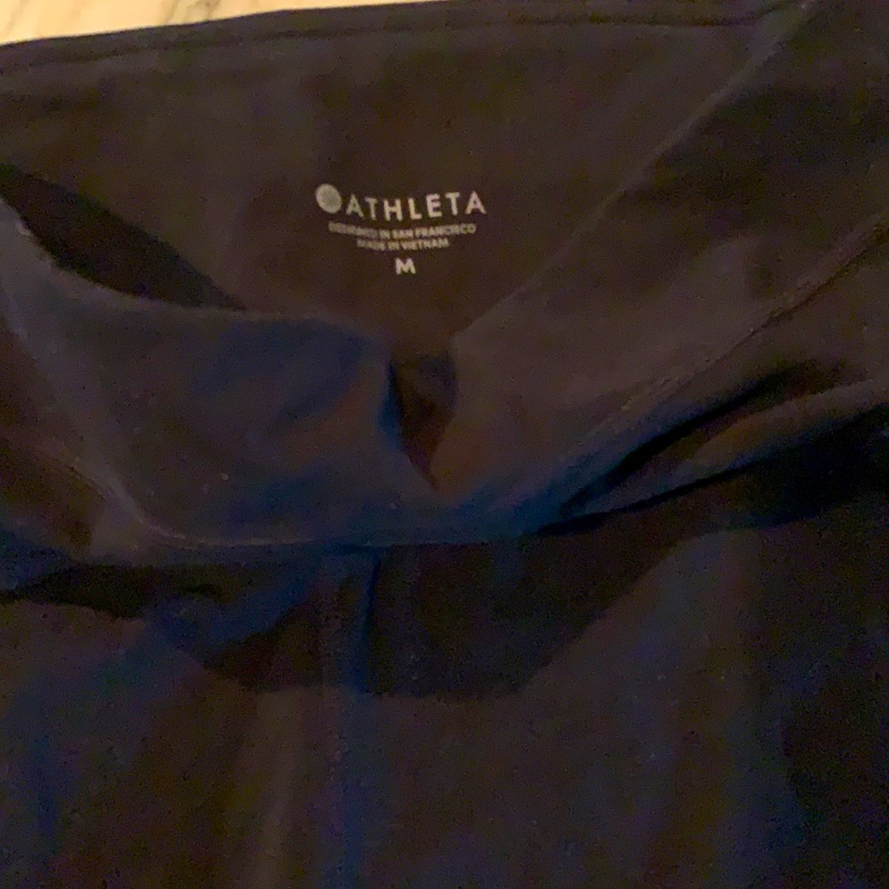 Athleta powervita 7/8 pocket perforated details